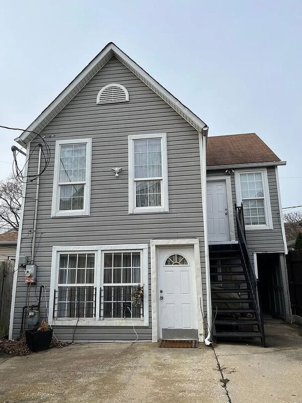 Building Photo - 1740 N Sawyer Ave