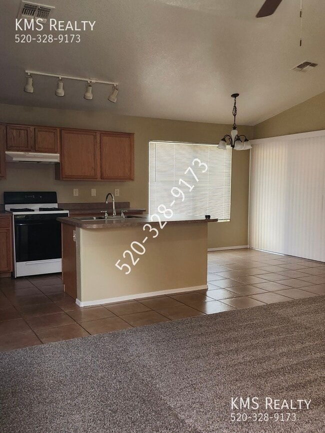 Building Photo - 2035 E Calle Sierra Del Manantial