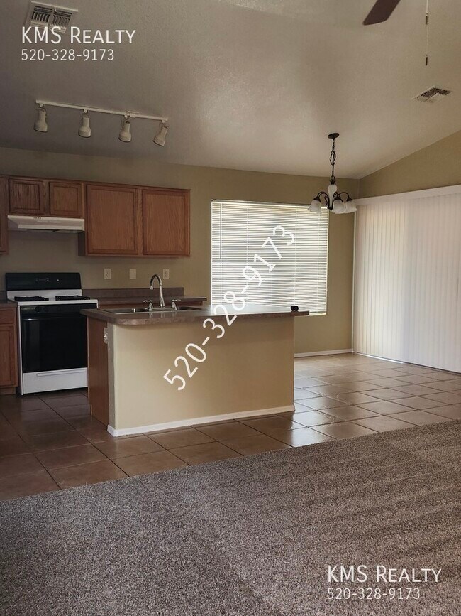 Building Photo - 2035 E Calle Sierra Del Manatial