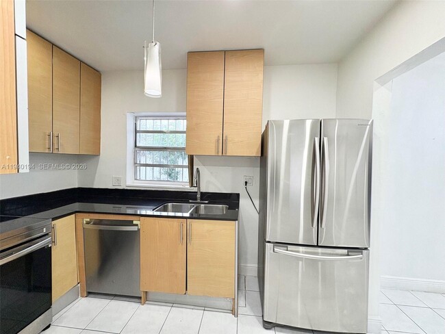 Building Photo - 1332 NE 177th St