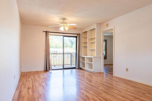 Building Photo - 3624 St Johns Unit B