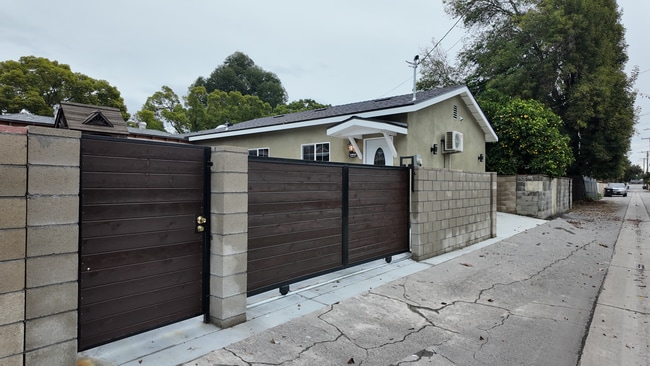 Building Photo - 14962 Lambert Rd