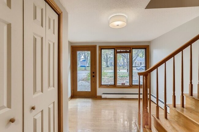Building Photo - 121 Ridgeview Drive