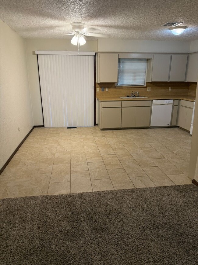 Building Photo - 1018 Summerton Pl