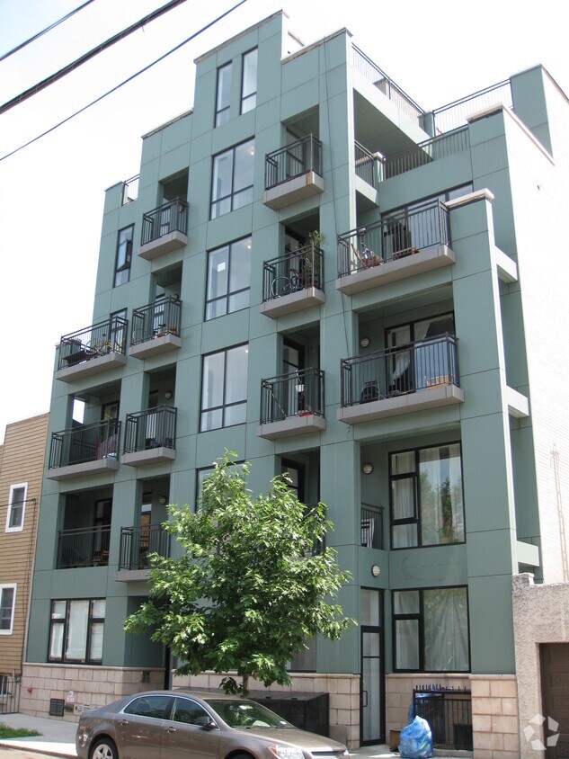 Building Photo - 130 Diamond St