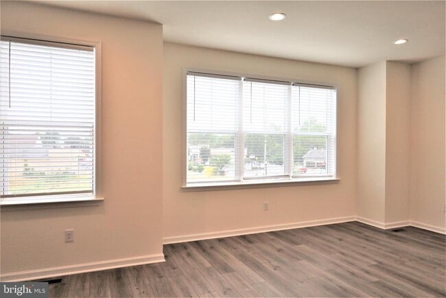 Building Photo - 61 Becker Dr