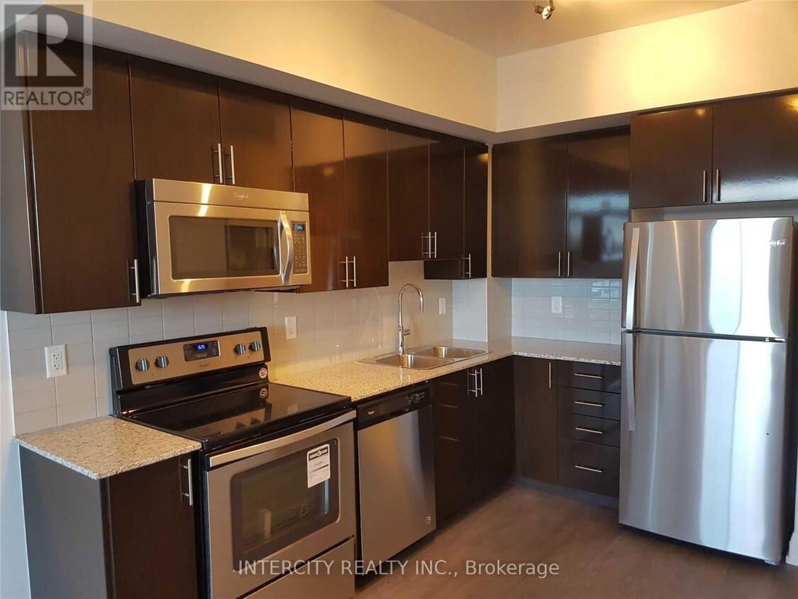 Primary Photo - 7890-7890 Bathurst St