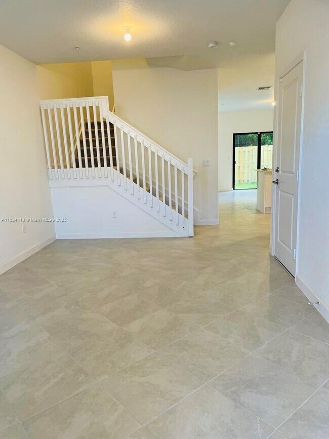 Foto del edificio - 275 SW 159th Terrace