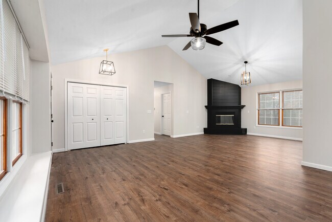 Foto del edificio - 10310 Lindwood Ct