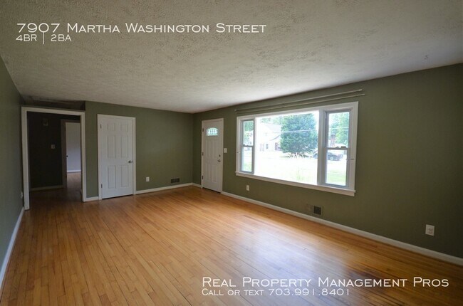 Building Photo - Recently Renovated SFH in Alexandria!