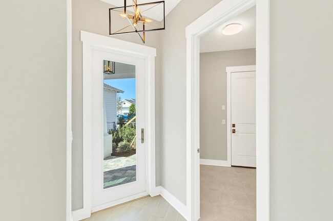 Building Photo - 20 Ravine Rd