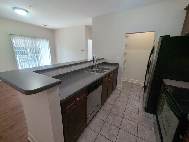 Foto del edificio - 1-Bed/1-bath in Lenox Village