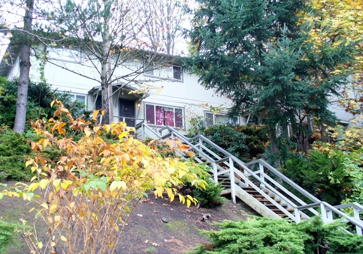 Building Photo - Pearlwood Townhome
