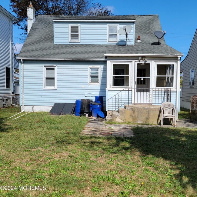 Building Photo - 399 16th Ave