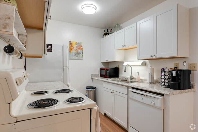 2BR, 1BA - Kitchen - Sun Bay Apartments