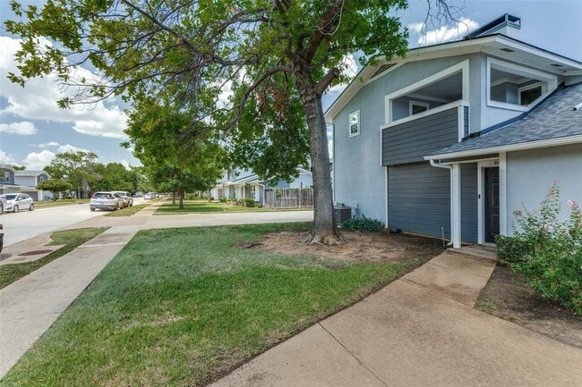 Building Photo - 606 Ridgeline Dr