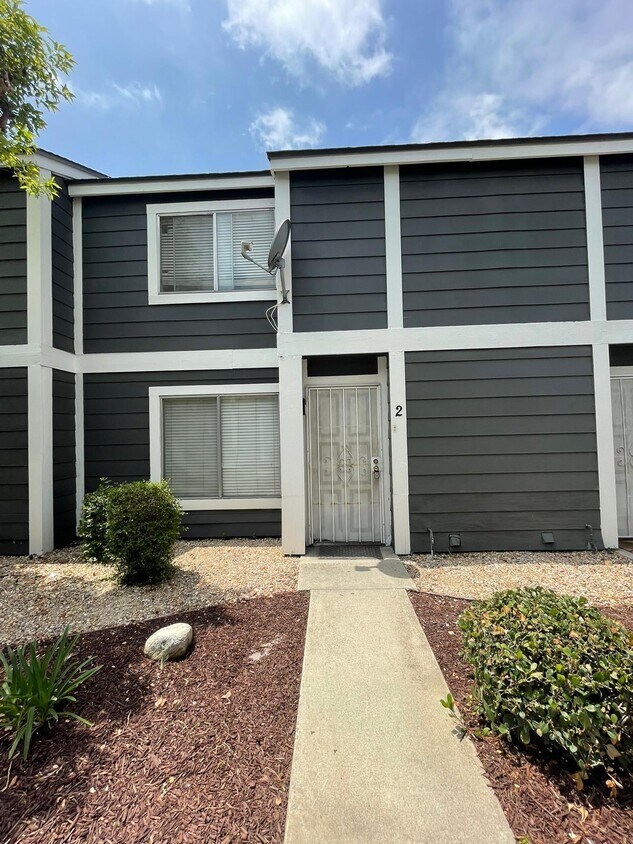 Building Photo - 824 N Pasadena Ave