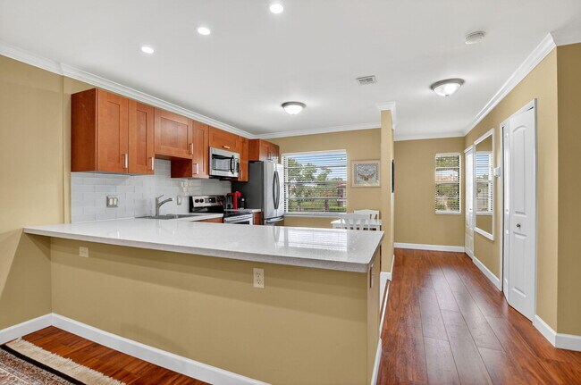 Building Photo - 9268 Vista Del Lago