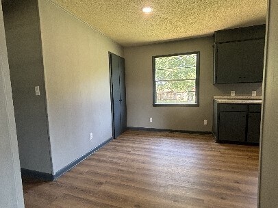 Foto del edificio - 2702 W Commercial St