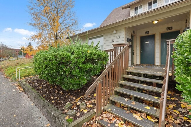 Foto del edificio - MOVE IN READY! Includes water, sewer and garbage. 2 bed 1 bath downtown Olympia!