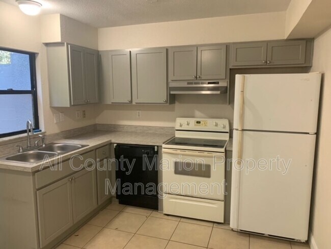 Building Photo - 3041 SW 20th St