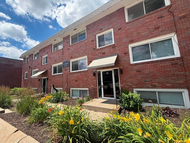 Photo - 128 N 40th St (Omaha, NE) Apartments
