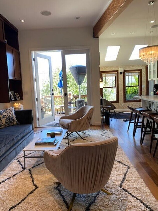 Primary Photo - Centrally Located Upper Castro / Corona Ht...