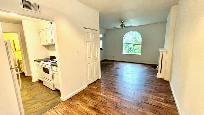 Foto del edificio - 348 N Newstead Ave