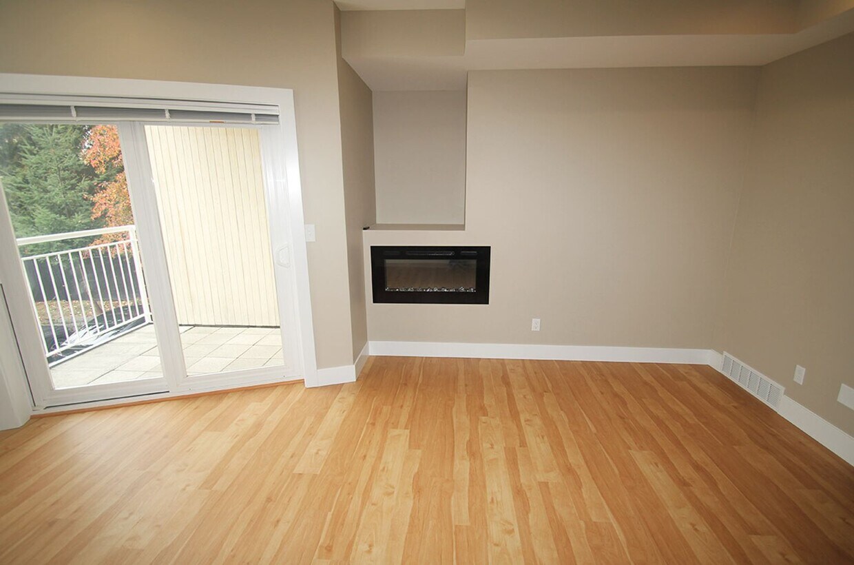 Primary Photo - Caspian 3501 3-plex