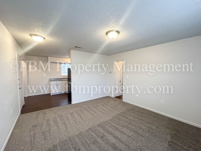 Foto del edificio - Willow Court Apartments, Unit 303 - 2 Bedroom, 1 Bathroom Apartment Home in Mexia, TX!