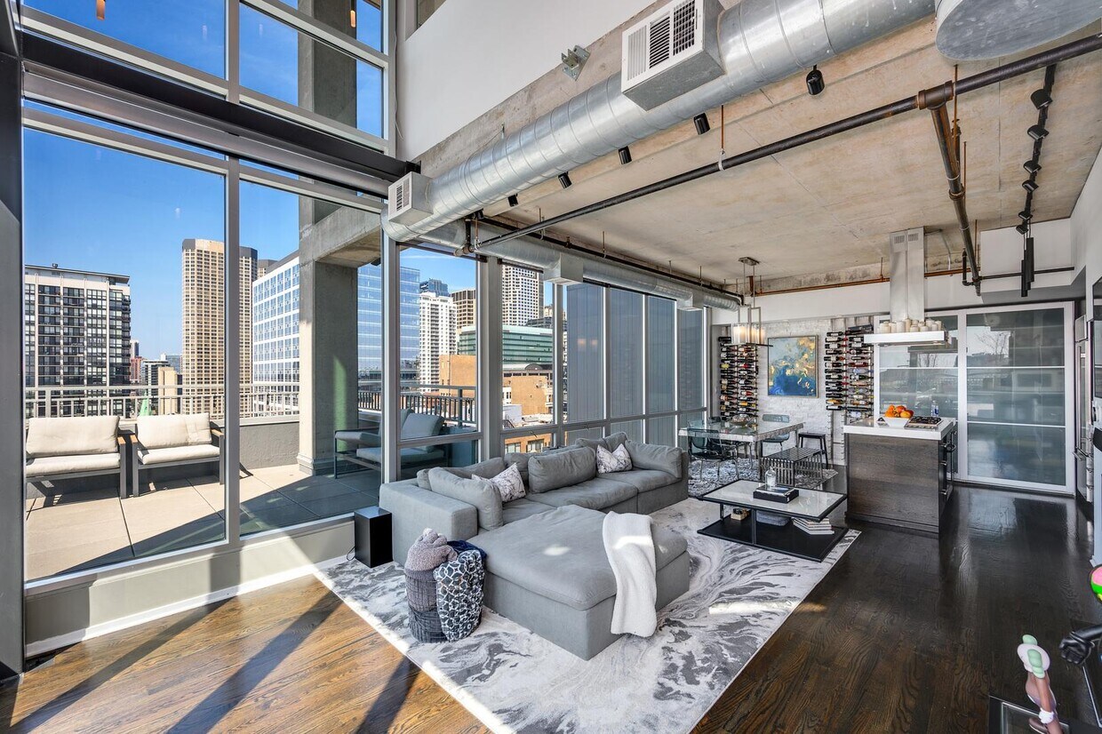 Foto principal - 700 W Van Buren St