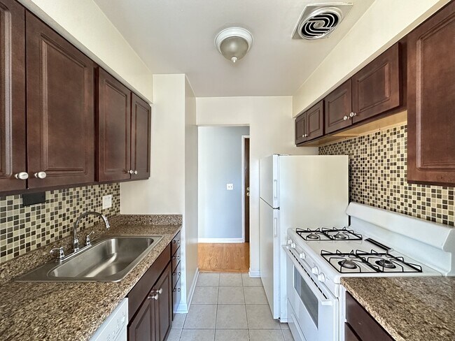 Foto del edificio - 5820 N Sheridan Rd