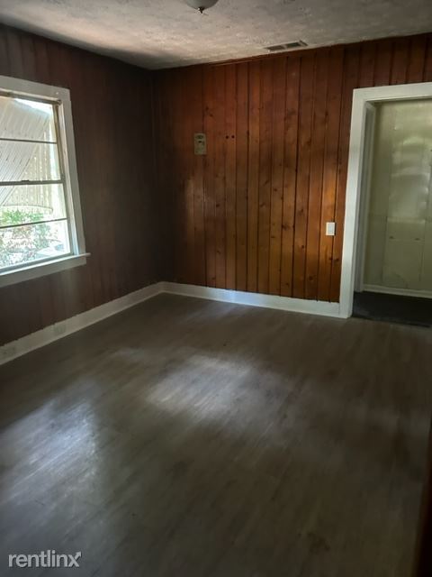 Building Photo - 3 br, 1 bath House - 400 Broadway Street