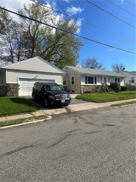 Photo - 151 Chestnut Hill Ave House