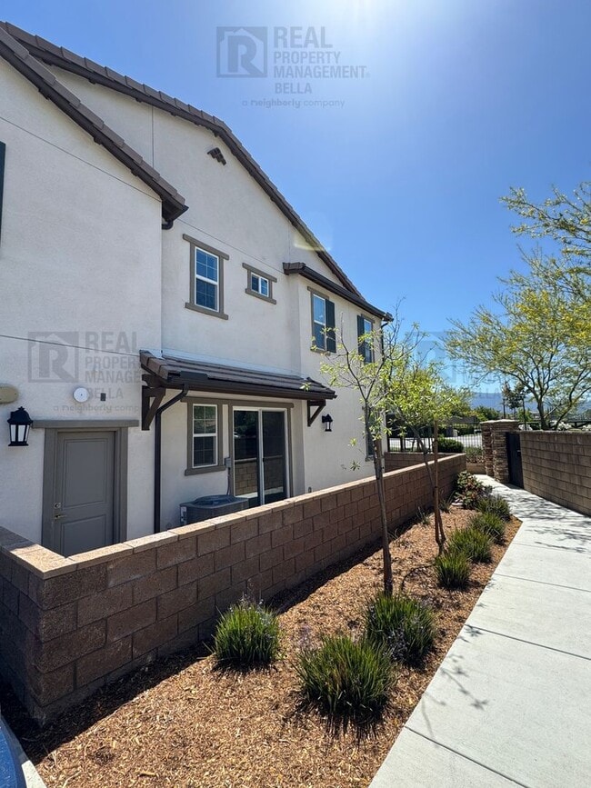 Building Photo - Spacious Temecula Condo with Luxury Amenit...