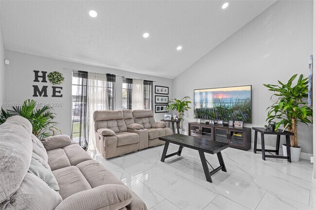 Foto del edificio - 8351 SW 39th Ct
