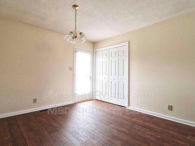 Foto del edificio - 393 McAdoo Creek Rd