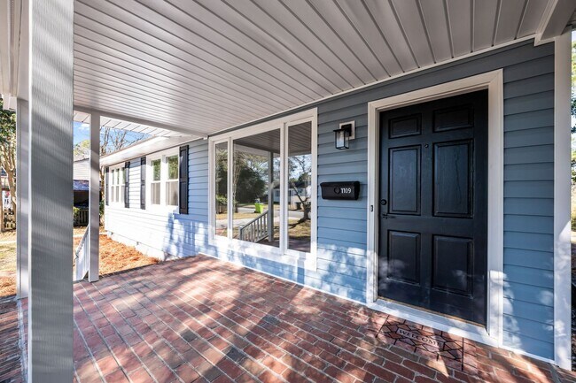 Building Photo - Three bedroom home for rent