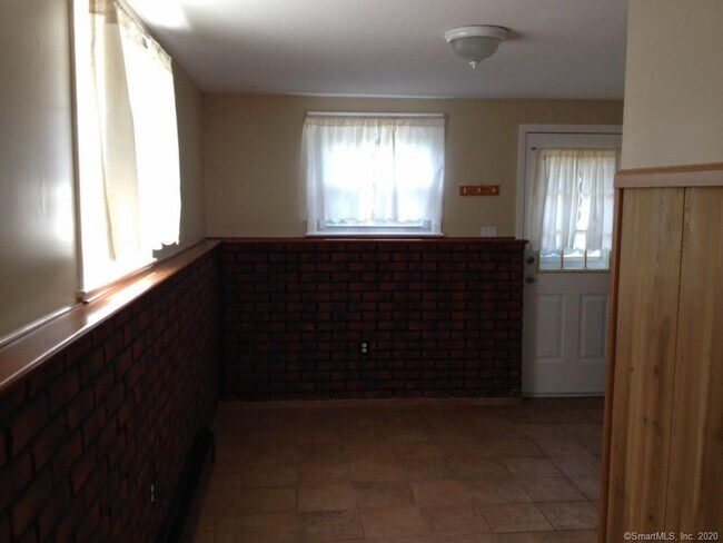 Building Photo - 15 Earl Ave