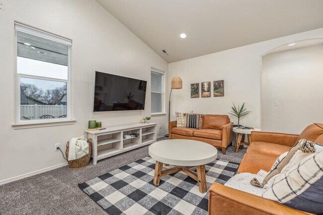 Foto del edificio - 2213 E Elm Grove Dr