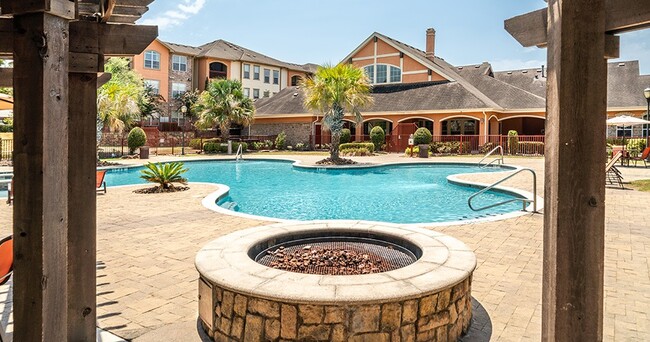 Foto del edificio - The Fountains of Conroe Apartment Homes