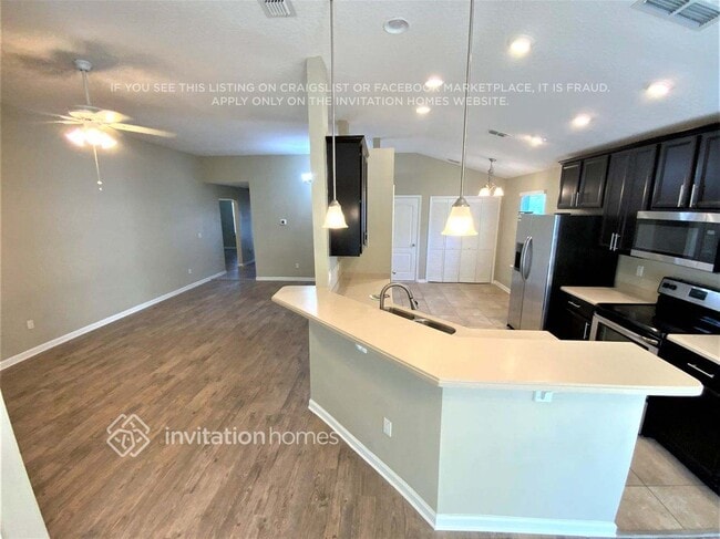 Building Photo - 372 Sunshine Dr