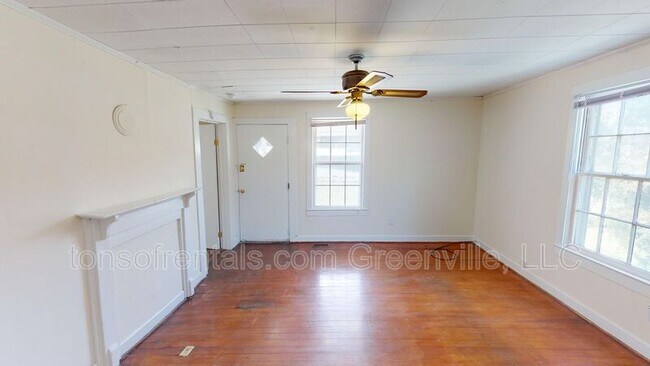Foto del edificio - 359 Carney St