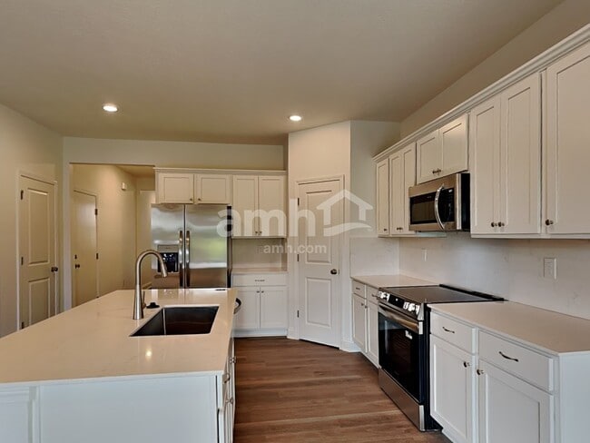 Foto del edificio - 9202 Henley Ave