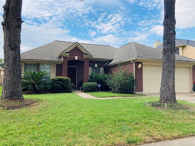 Building Photo - 20430 Drakewood Dr