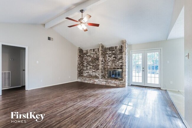 Building Photo - 15814 Whipple Tree Dr