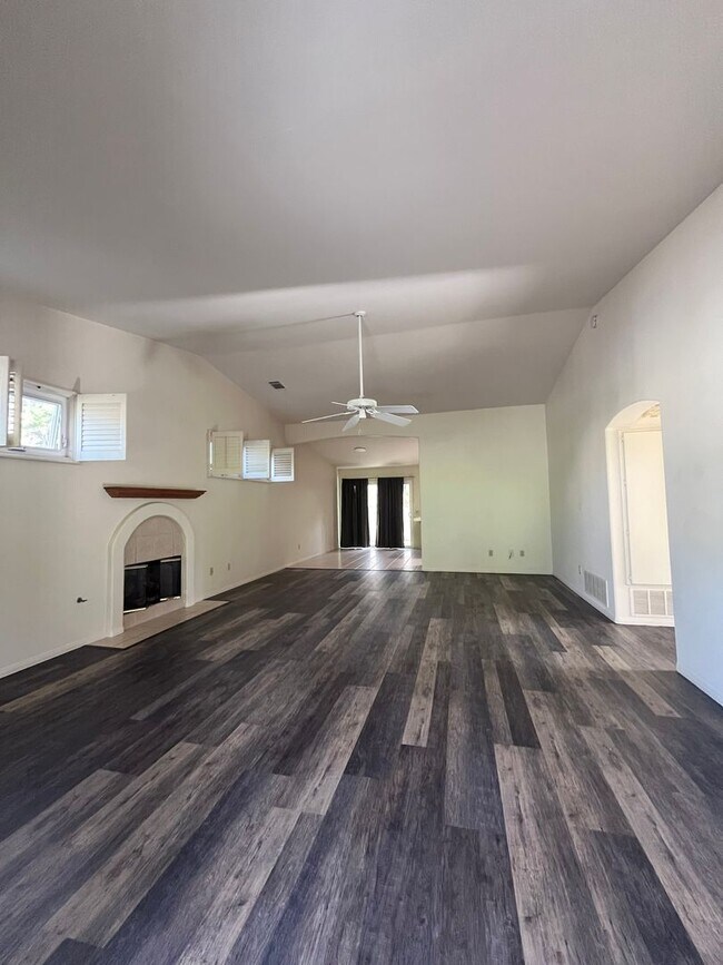 Foto del edificio - 153 Las Flores Dr