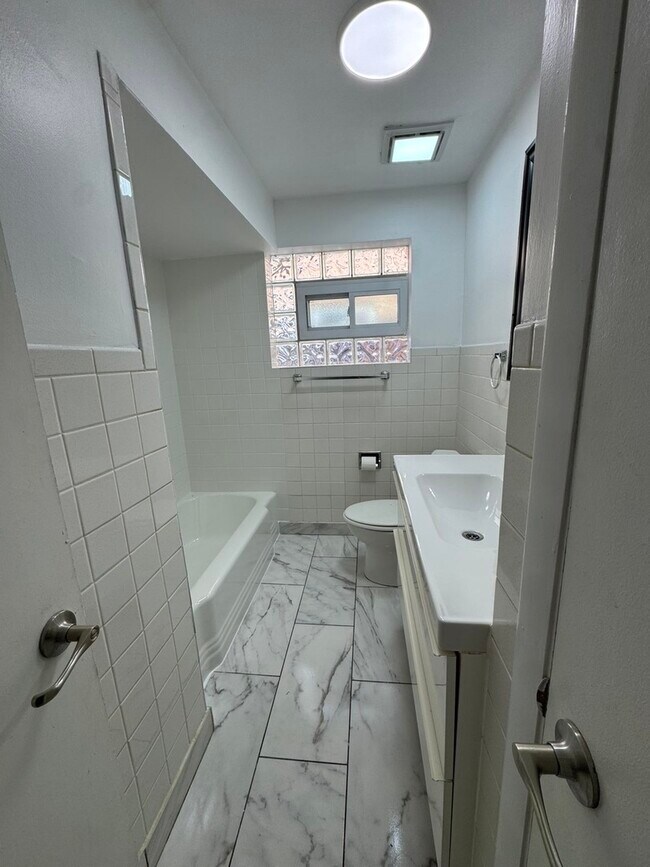 Foto del edificio - 7233 38th Pl