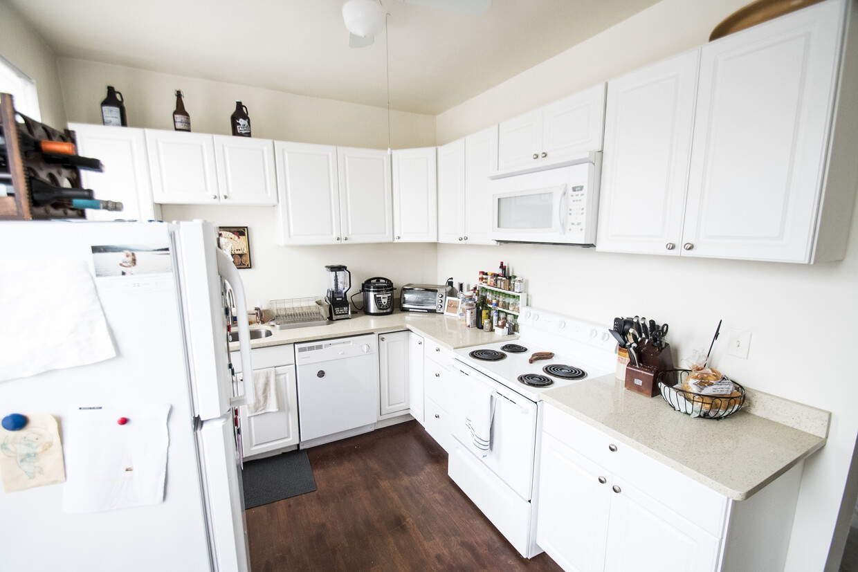 Kitchen view 1 - 2008 Crafton Boulevard