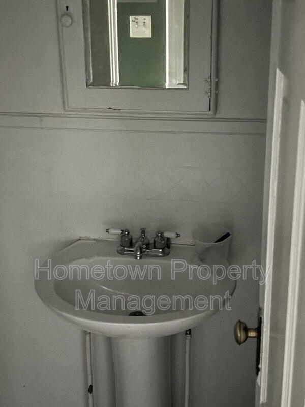 Foto del edificio - 319 E Sunbury St